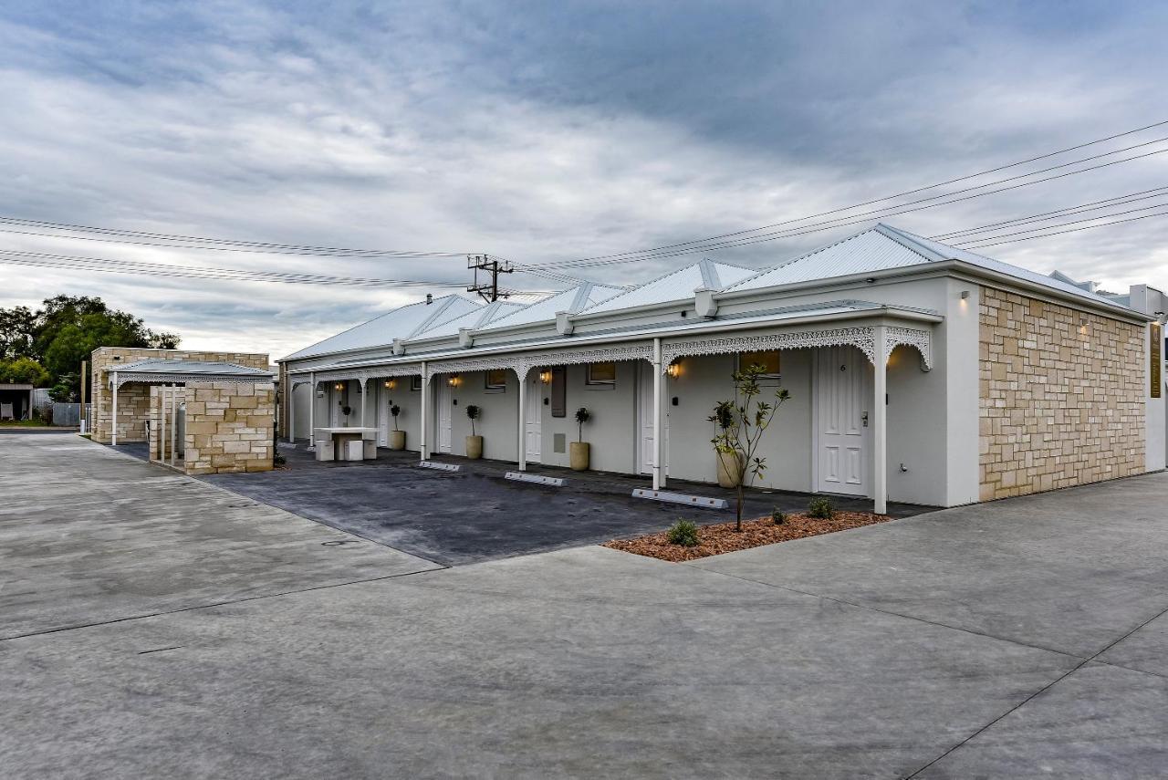 Aloha Central Luxury Accommodation Naracoorte Exterior photo