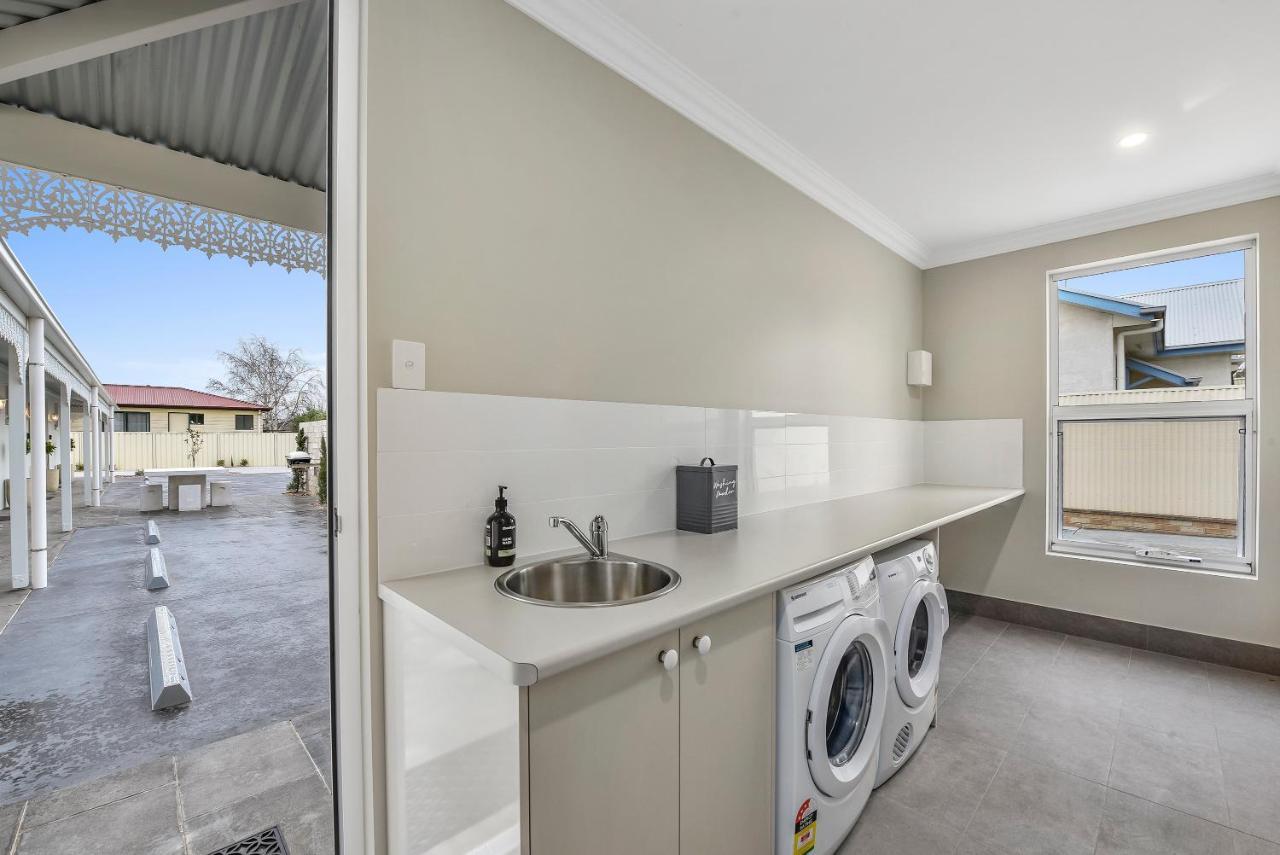Aloha Central Luxury Accommodation Naracoorte Exterior photo